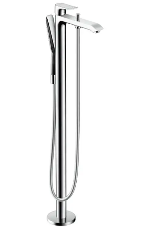 Hochstehender Einhebel-Wannenmischer aus Chrom von Hansgrohe mit Handbrause und flexiblen Schläuchen, montiert auf einem stabilen Standfuß.